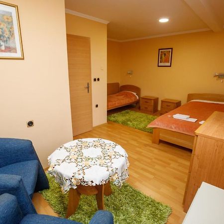 Guest House Mali Hotel Subotica Exterior photo