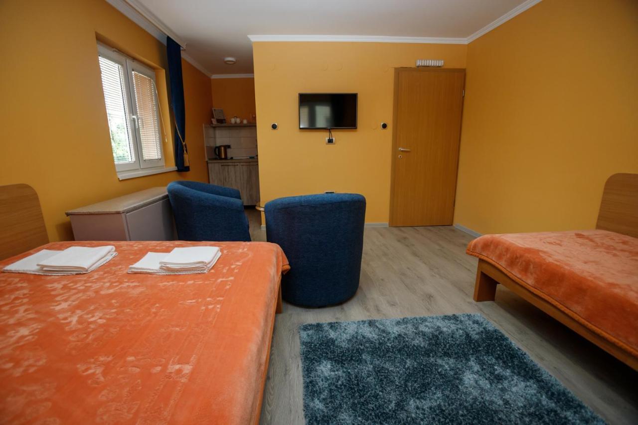 Guest House Mali Hotel Subotica Exterior photo