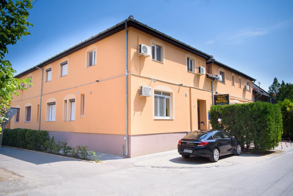 Guest House Mali Hotel Subotica Exterior photo