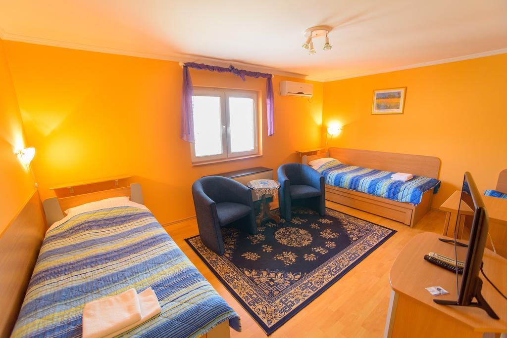 Guest House Mali Hotel Subotica Exterior photo
