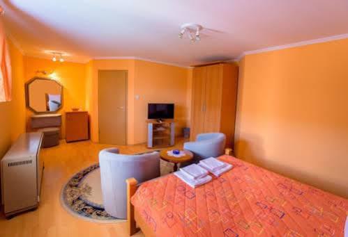 Guest House Mali Hotel Subotica Exterior photo